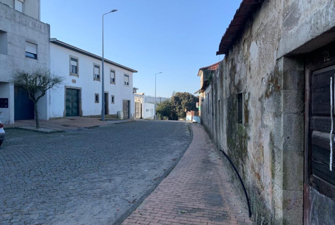 Moradias para restauro em Macieira