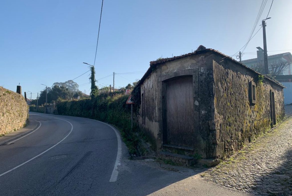 Moradias para restauro em Macieira