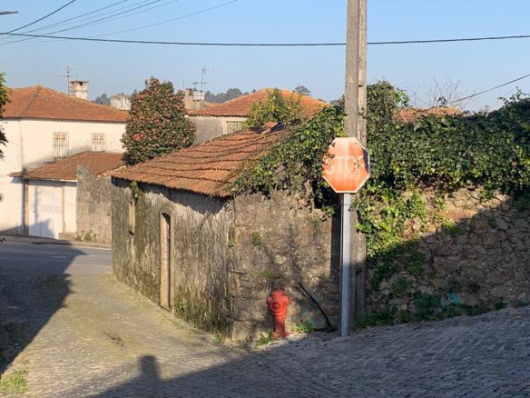 Moradias para restauro em Macieira