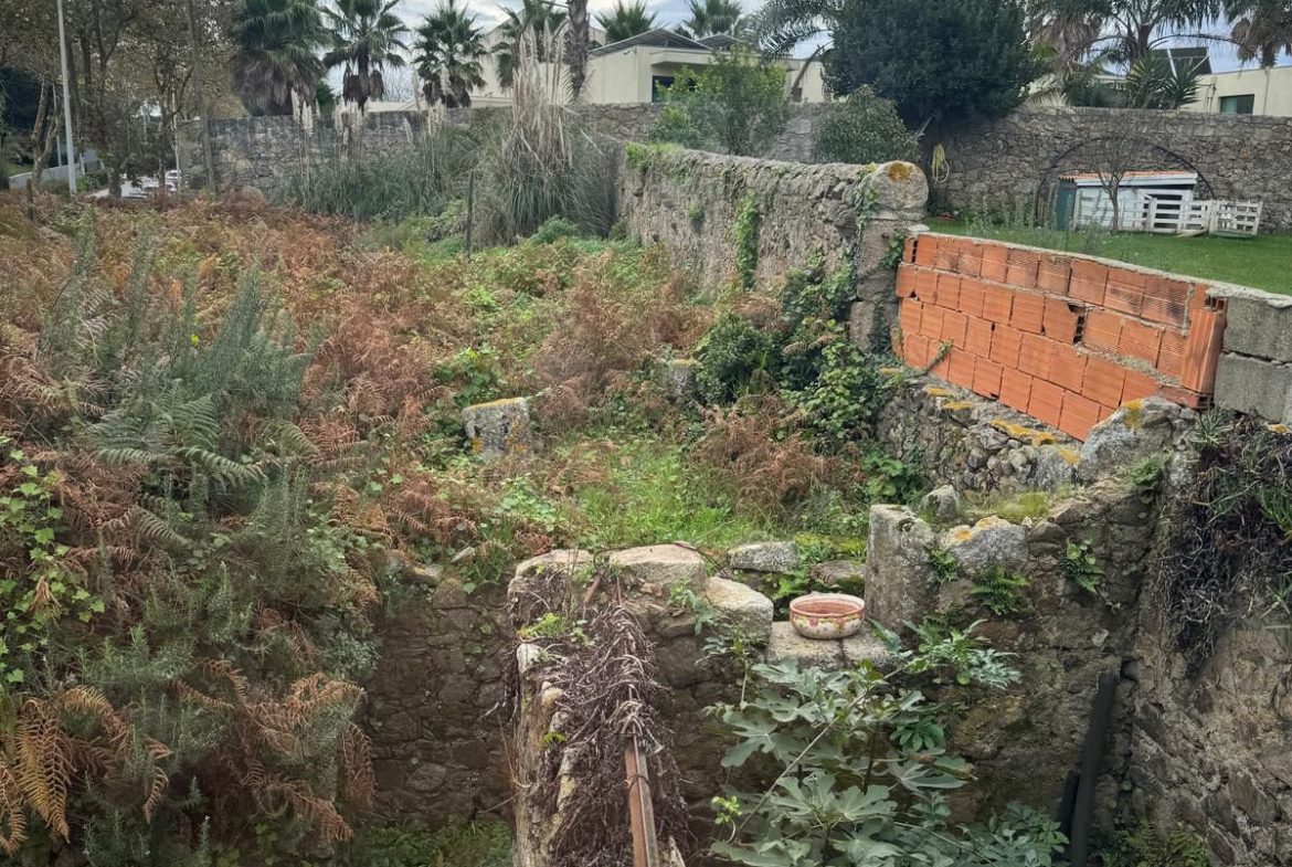 Moradia para reconstrução em Azurara