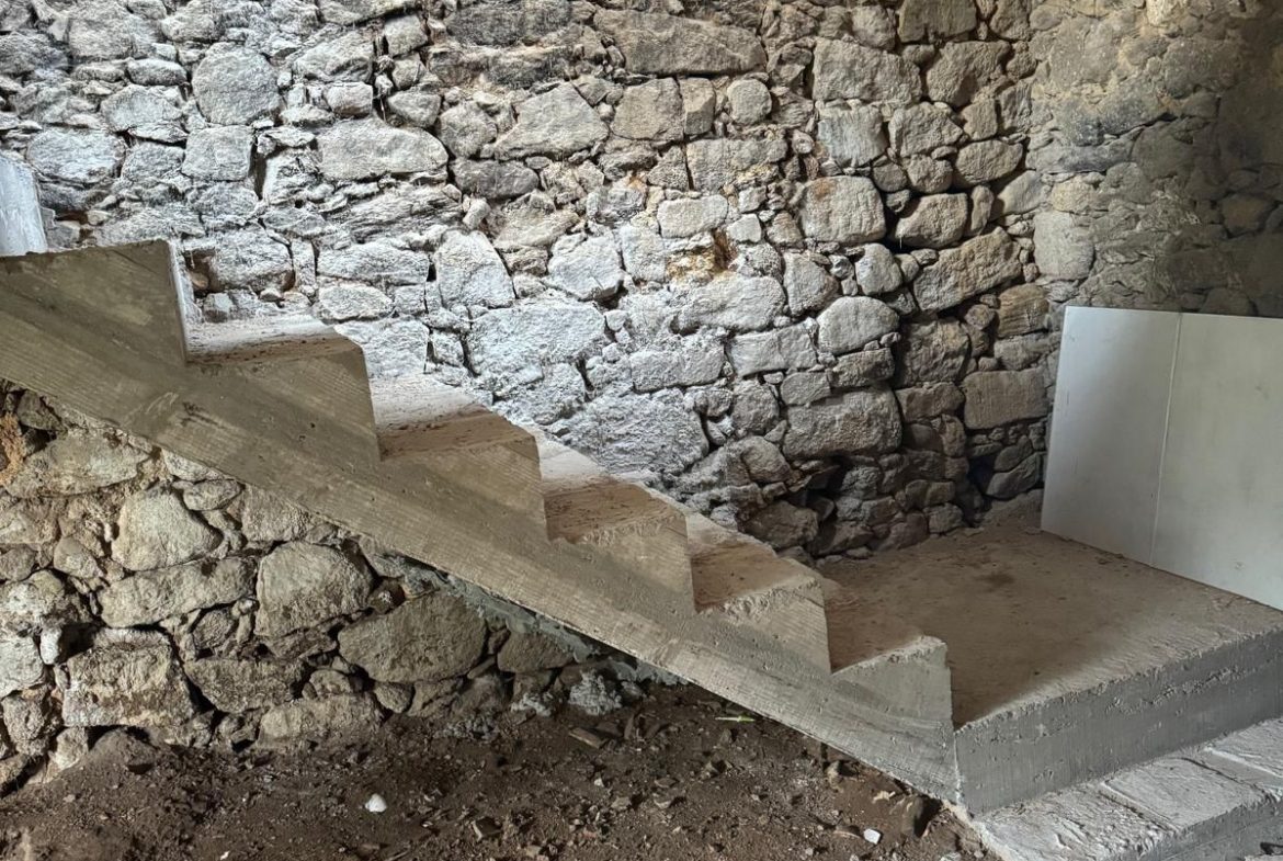 Moradia para reconstrução em Azurara