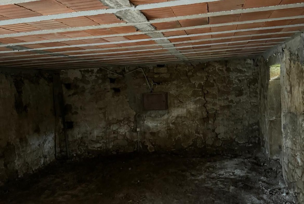 Moradia para reconstrução em Azurara