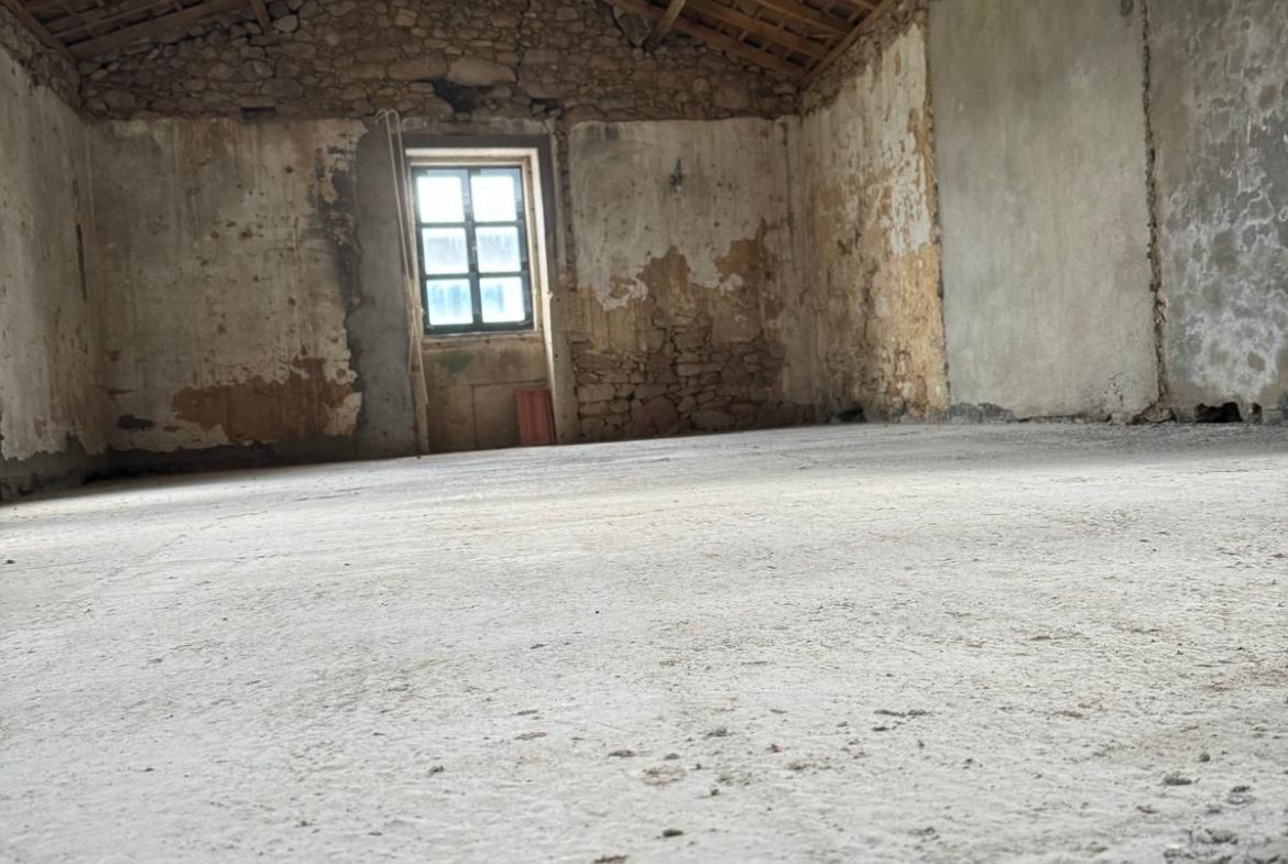Moradia para reconstrução em Azurara